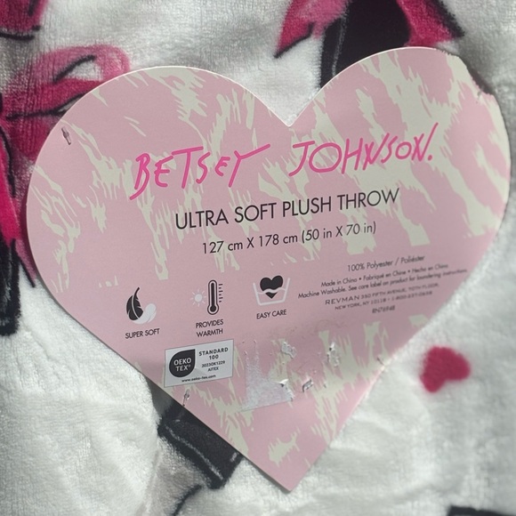 Betsey Johnson Blanket - Picture 4 of 7